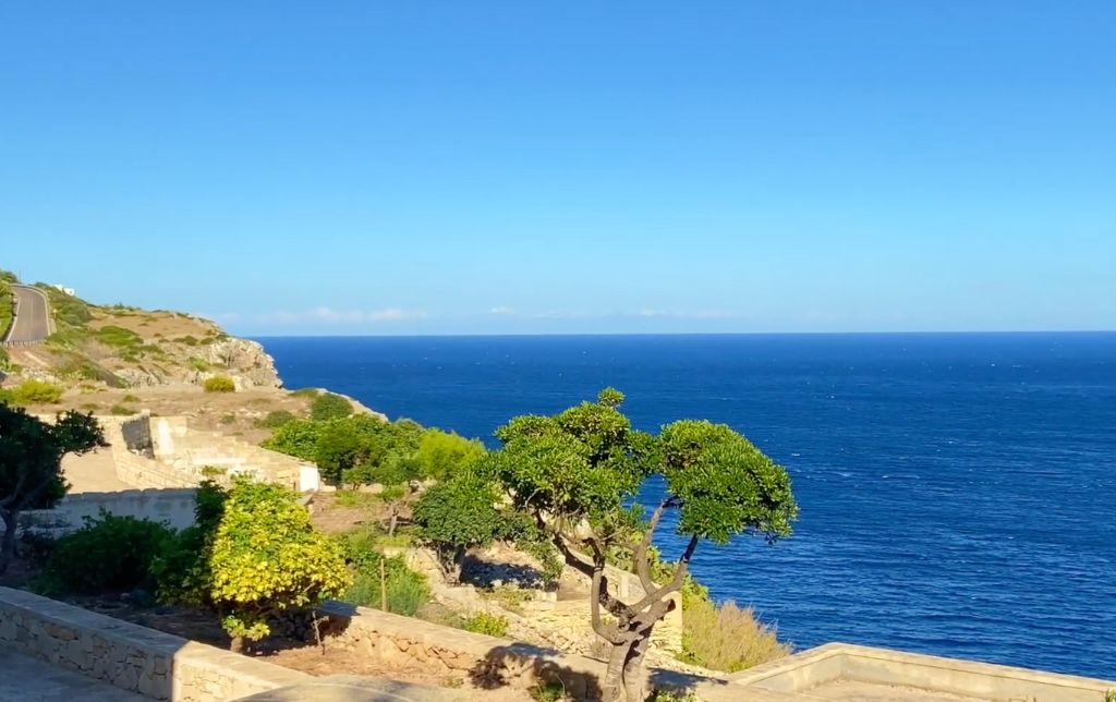 picture of a calm sea and its shores from the street