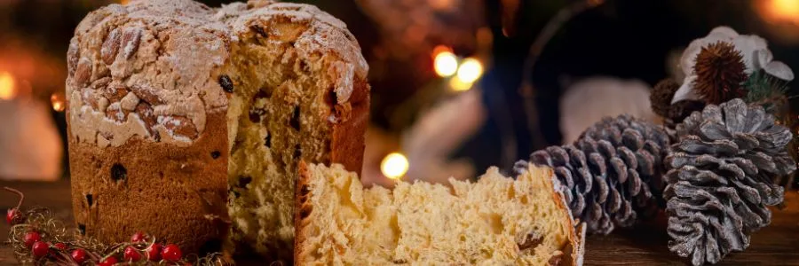 panetone in front of a christmas tree with christmas light